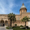 https://upload.wikimedia.org/wikipedia/commons/e/e0/Panoramica_Cattedrale_di_Palermo.jpg
